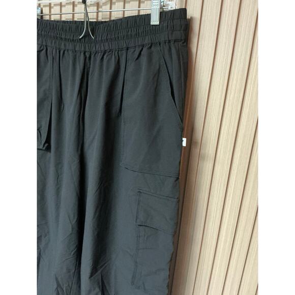 Fabletics Heights Cargo Pant Black Women’s Size L - Picture 9 of 13